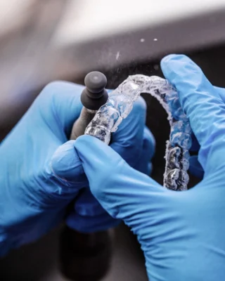 Une belle photo, c’est plus qu’un joli cliché : c’est le reflet de votre savoir-faire, de votre exigence et de l’expérience que vous offrez à vos patients. Dans un univers aussi technique et humain que celui de la santé, l’image transmet bien plus qu’un décor : elle inspire confiance, professionnalisme et sérénité.